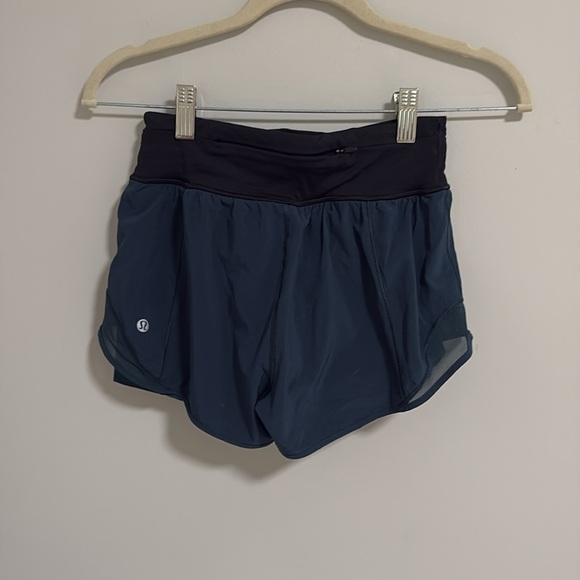 Lululemon hotty hot short with spandex liner - Picture 2 of 2